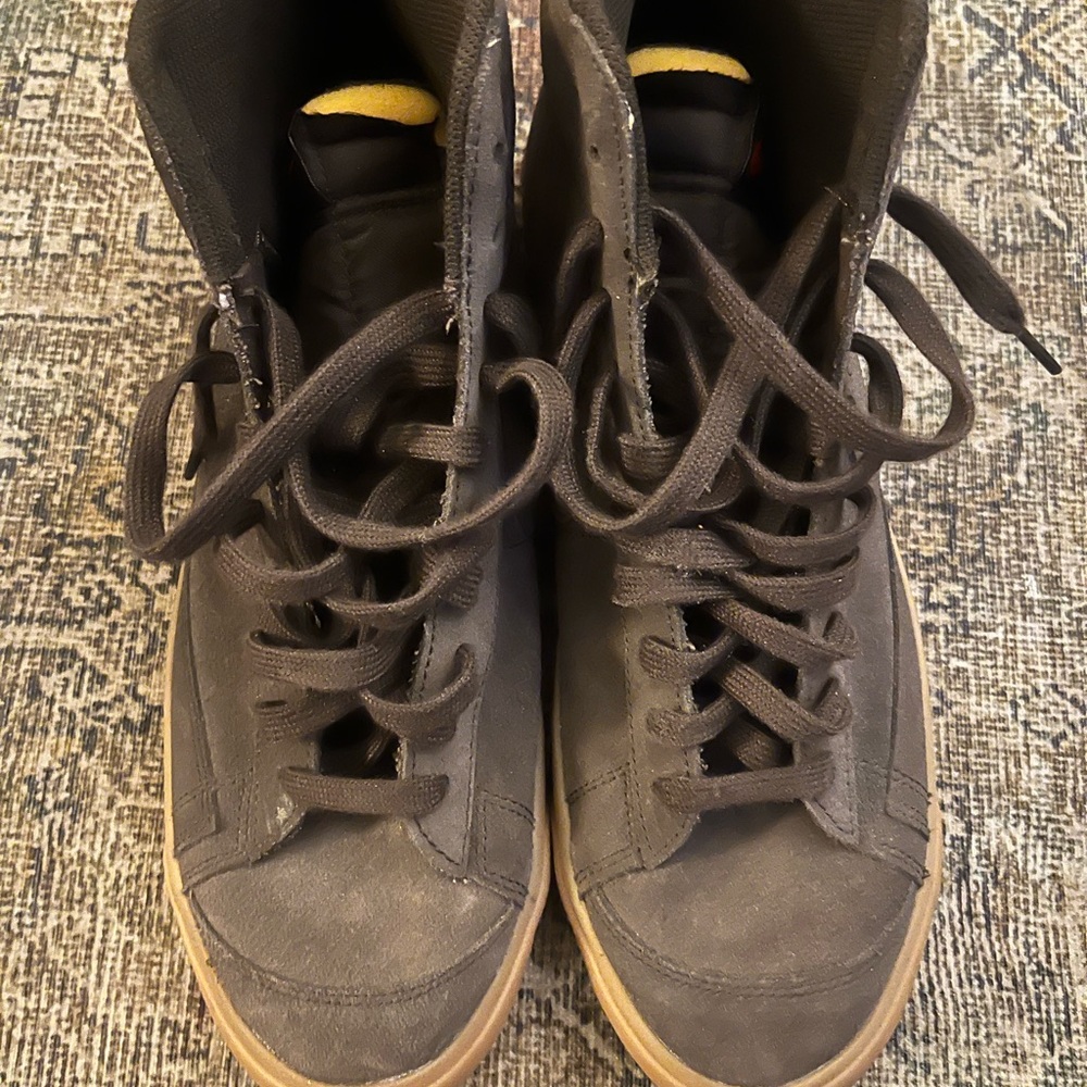 Nike Canvas Sneakers